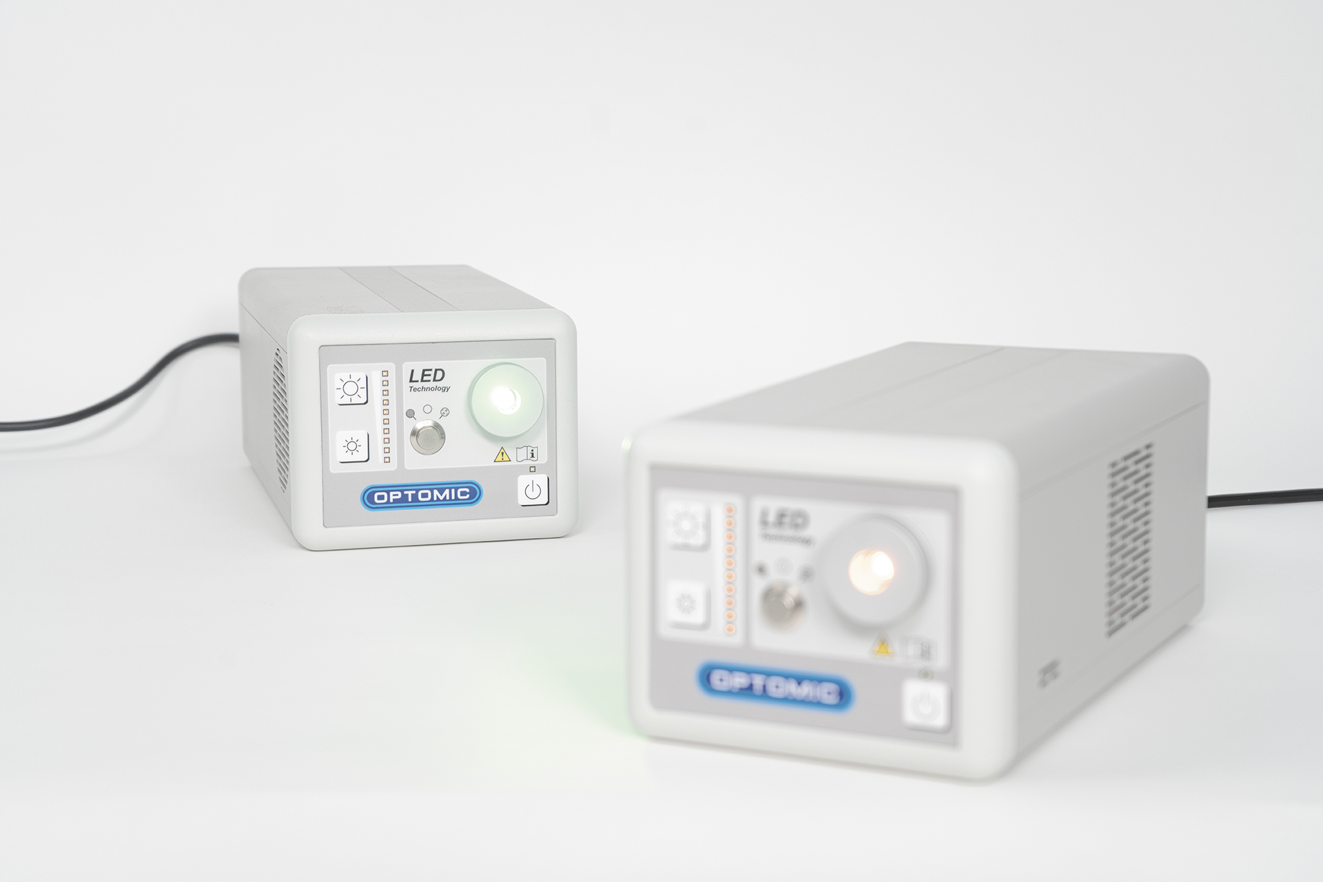 Fibrolux-HP-two.jpg Source lumineuse LED Optomic Fibrolux LED HP – vue 3